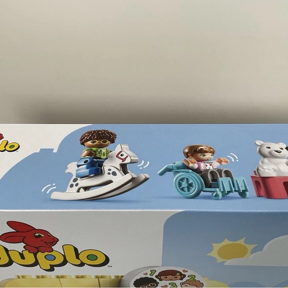 Lego Duplo Life At The Day-Care Center #10992 NEW in Box - Picture 8 of 10